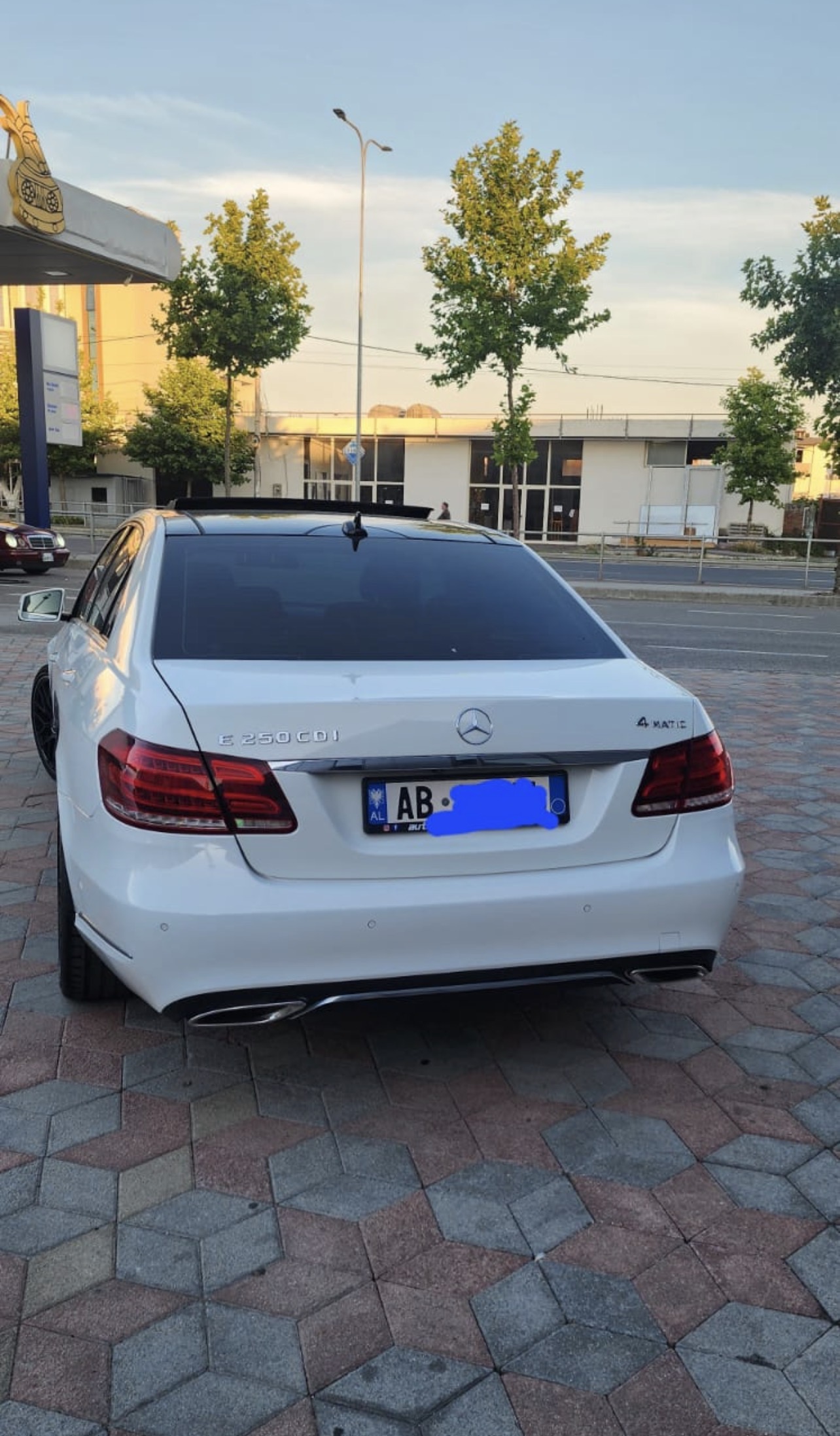 Mercedes-Benz E-Class 2