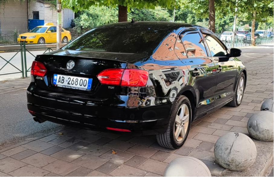 Volkswagen JETTA 2