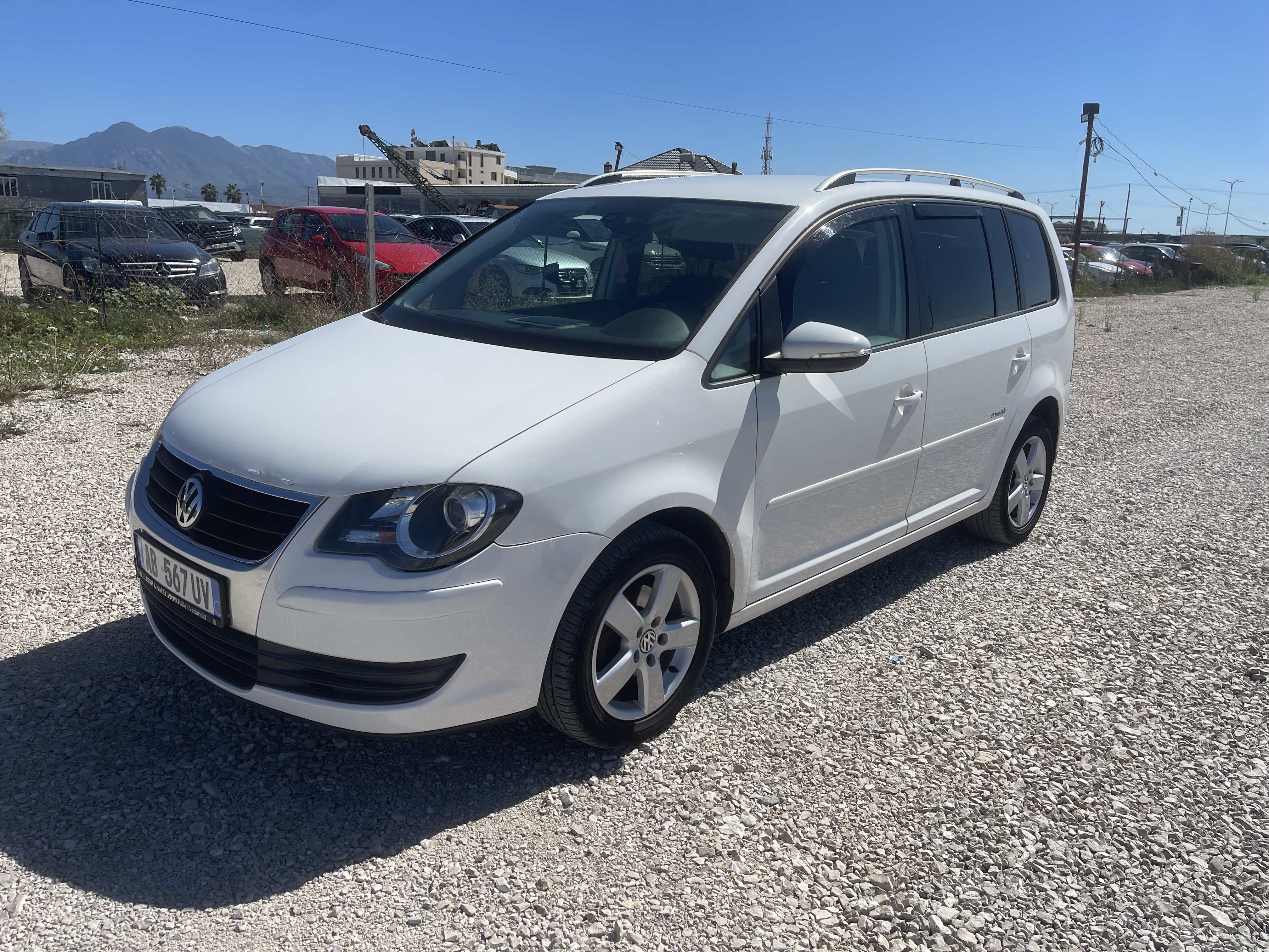 Volkswagen Touran 1