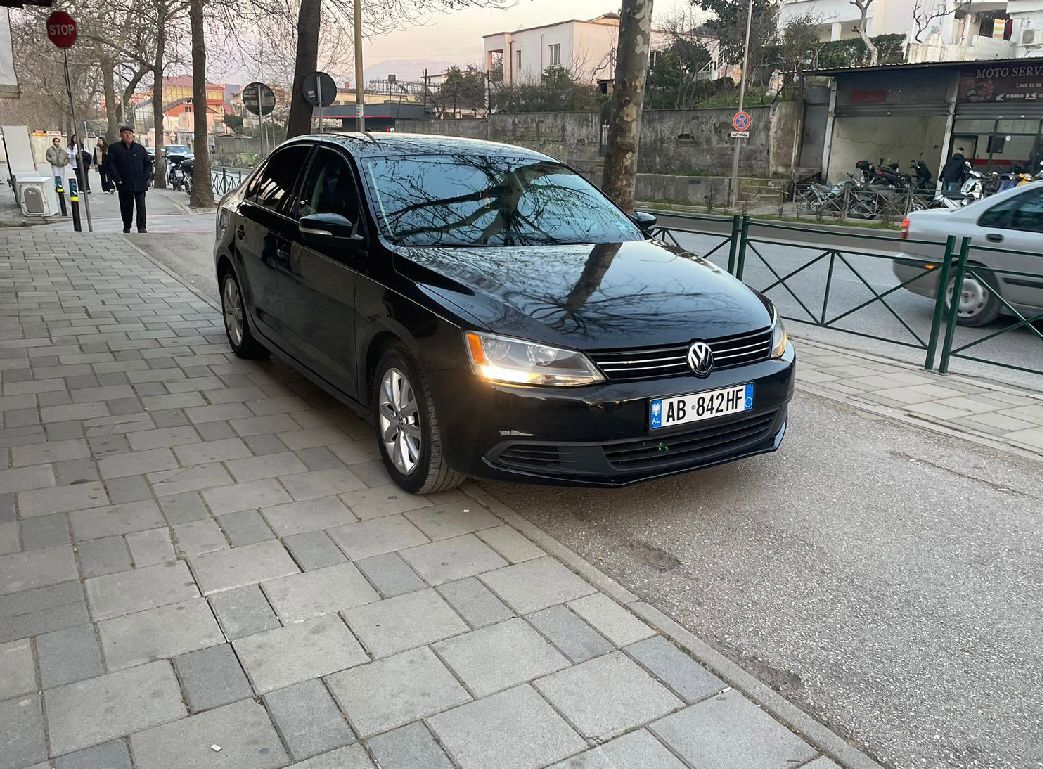 Volkswagen JETTA 1