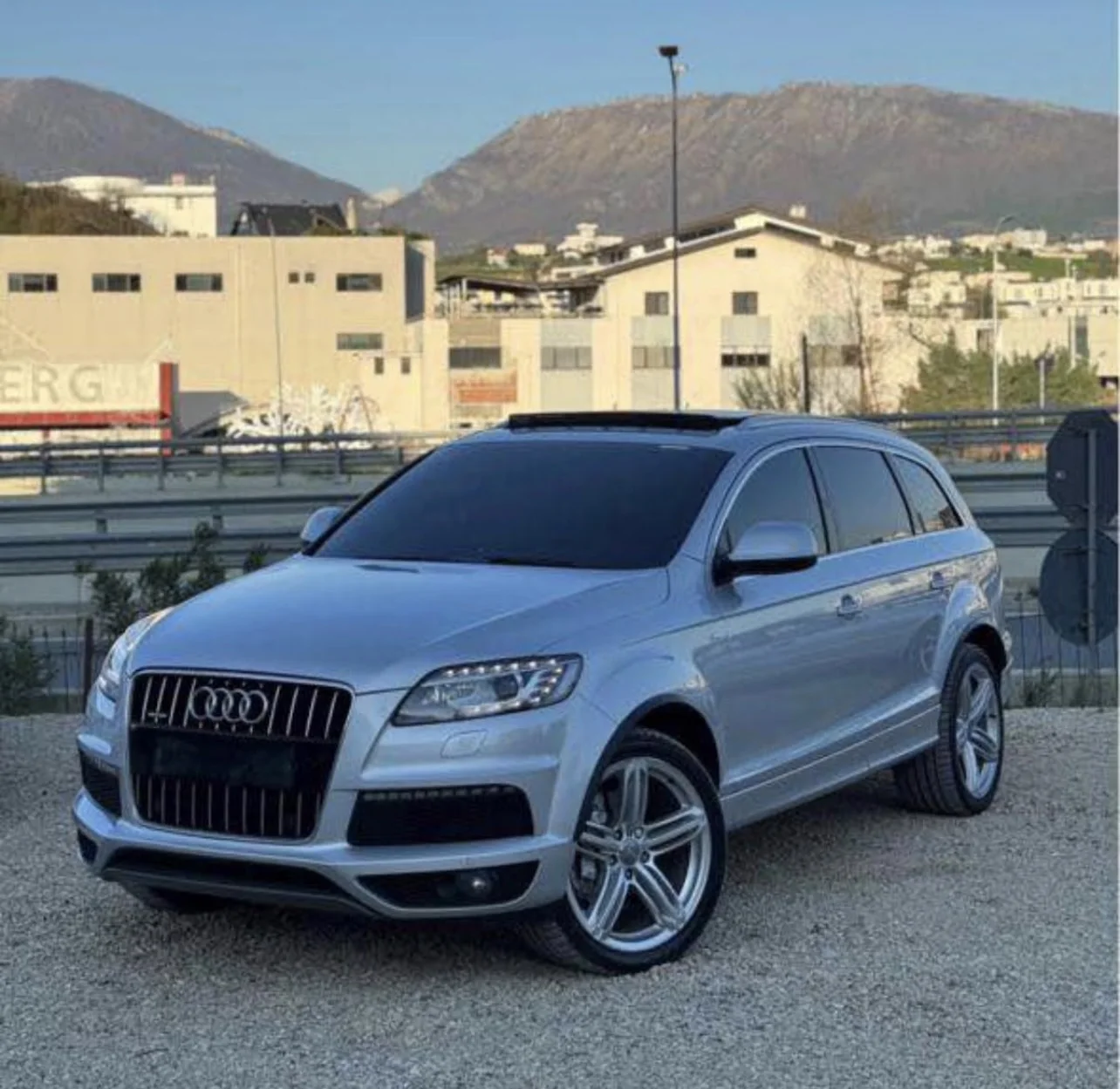 Audi Q7 1